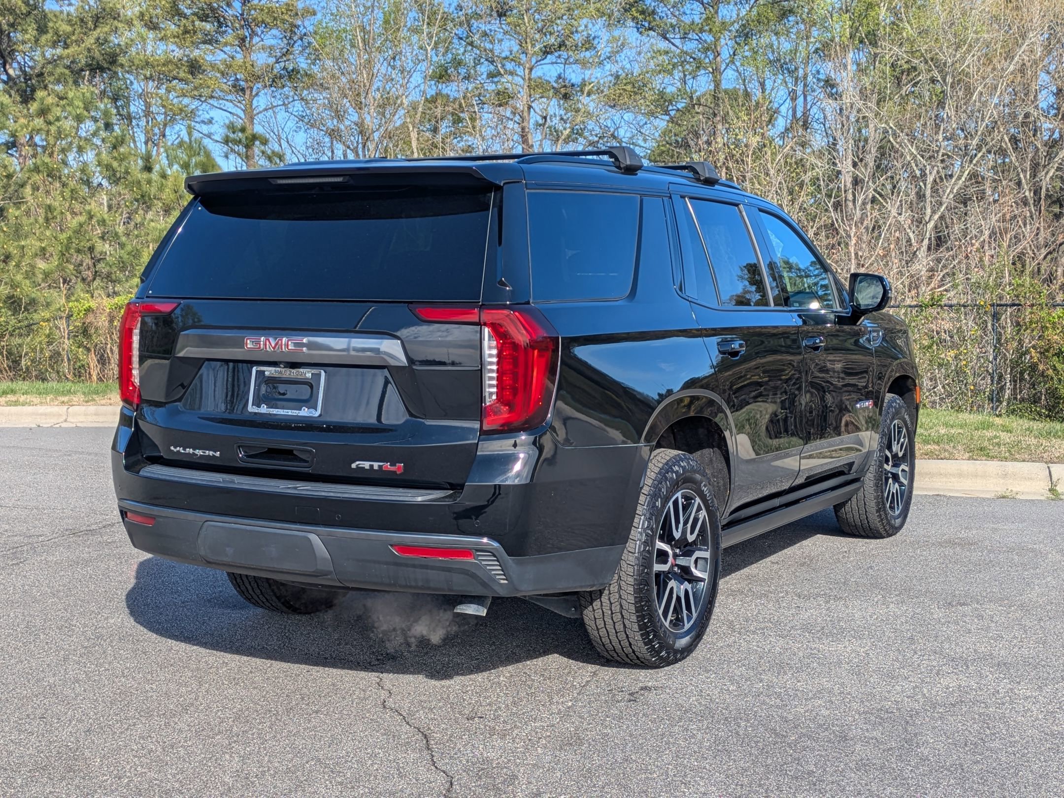 Used 2023 GMC Yukon AT4 image 5