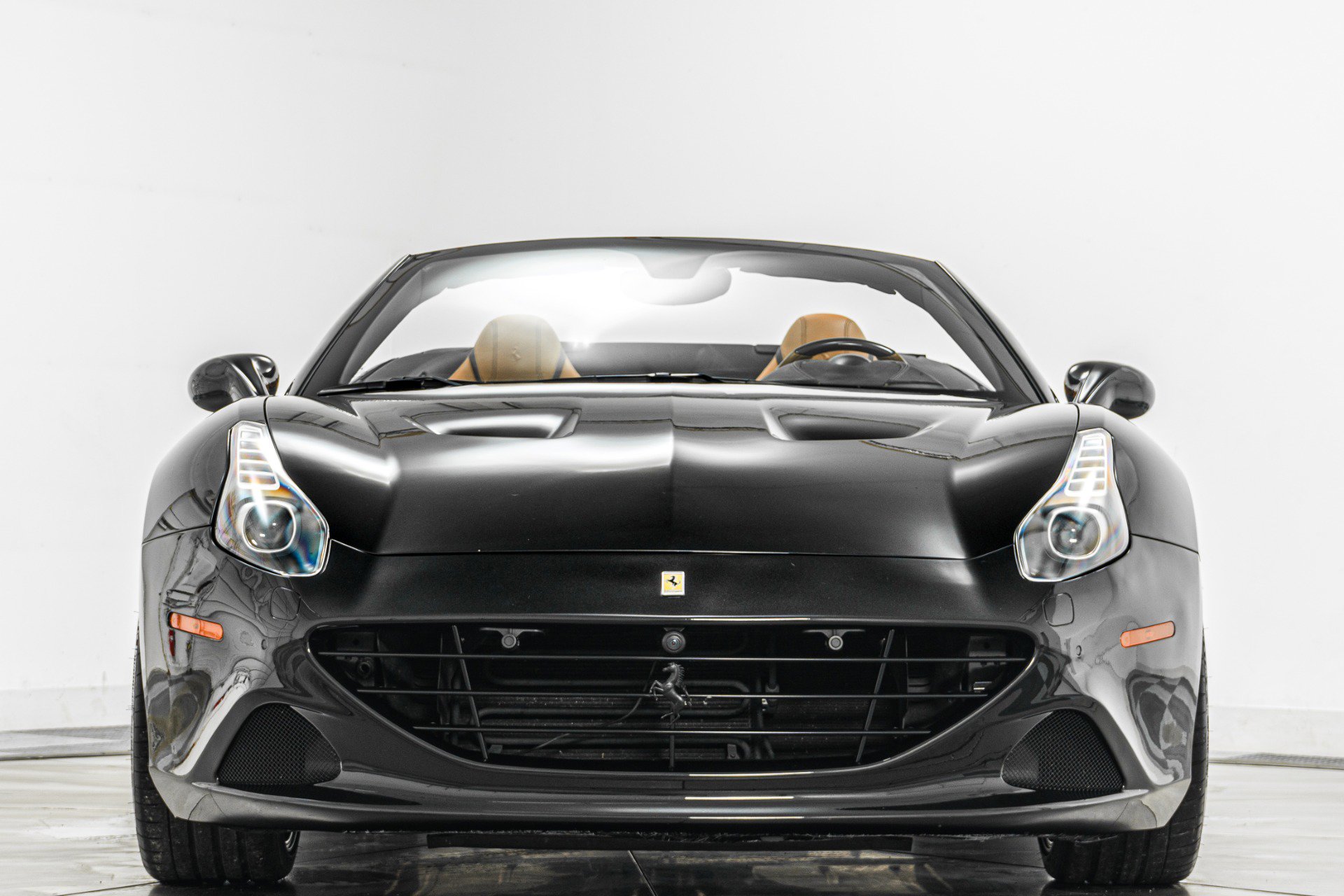 Used 2015 Ferrari California T image 4