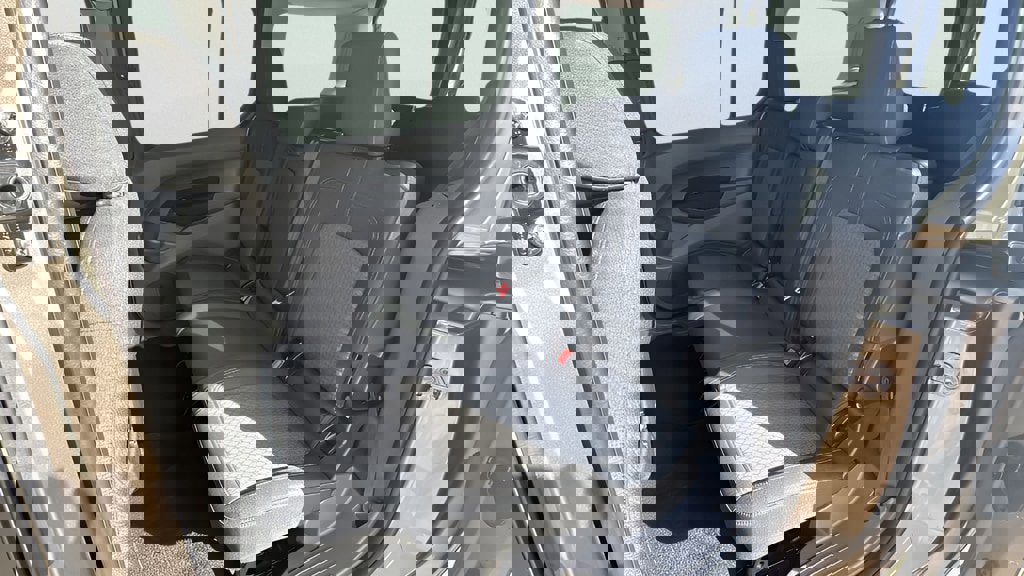 Used 2020 Ford Transit Connect XLT image 25