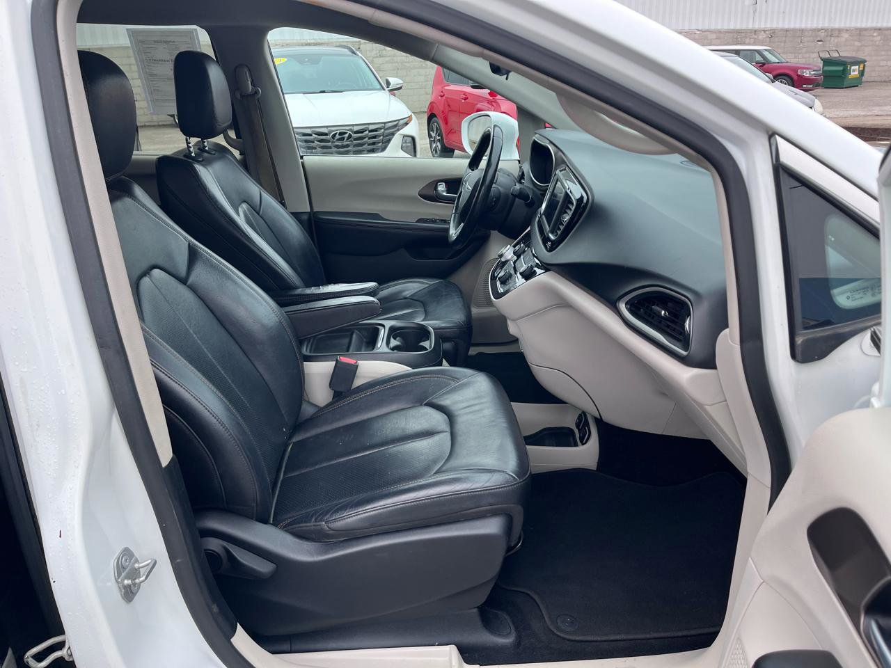 Used 2018 Chrysler Pacifica Touring-L image 21