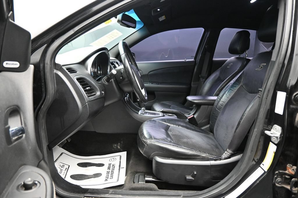 Used 2013 Chrysler 200 Limited FWD image 9
