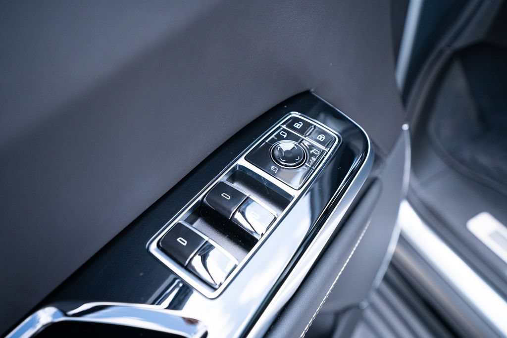 Used 2025 Cadillac Escalade V w/ LPO, ONYX Package AWD/4WD image 27