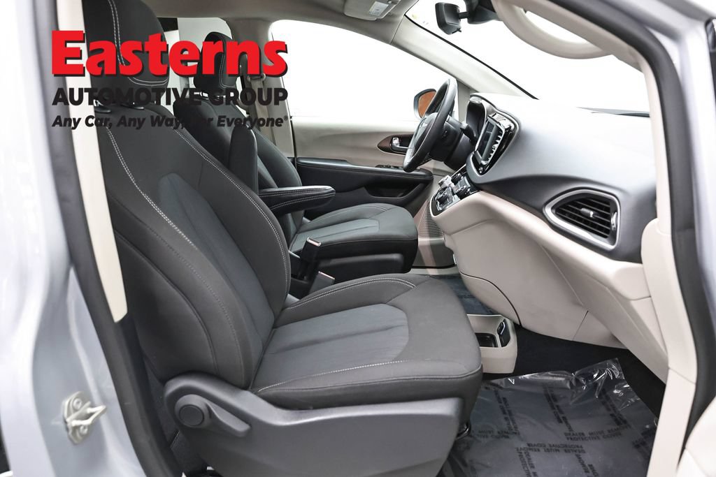 Used 2023 Chrysler Voyager LX FWD image 23
