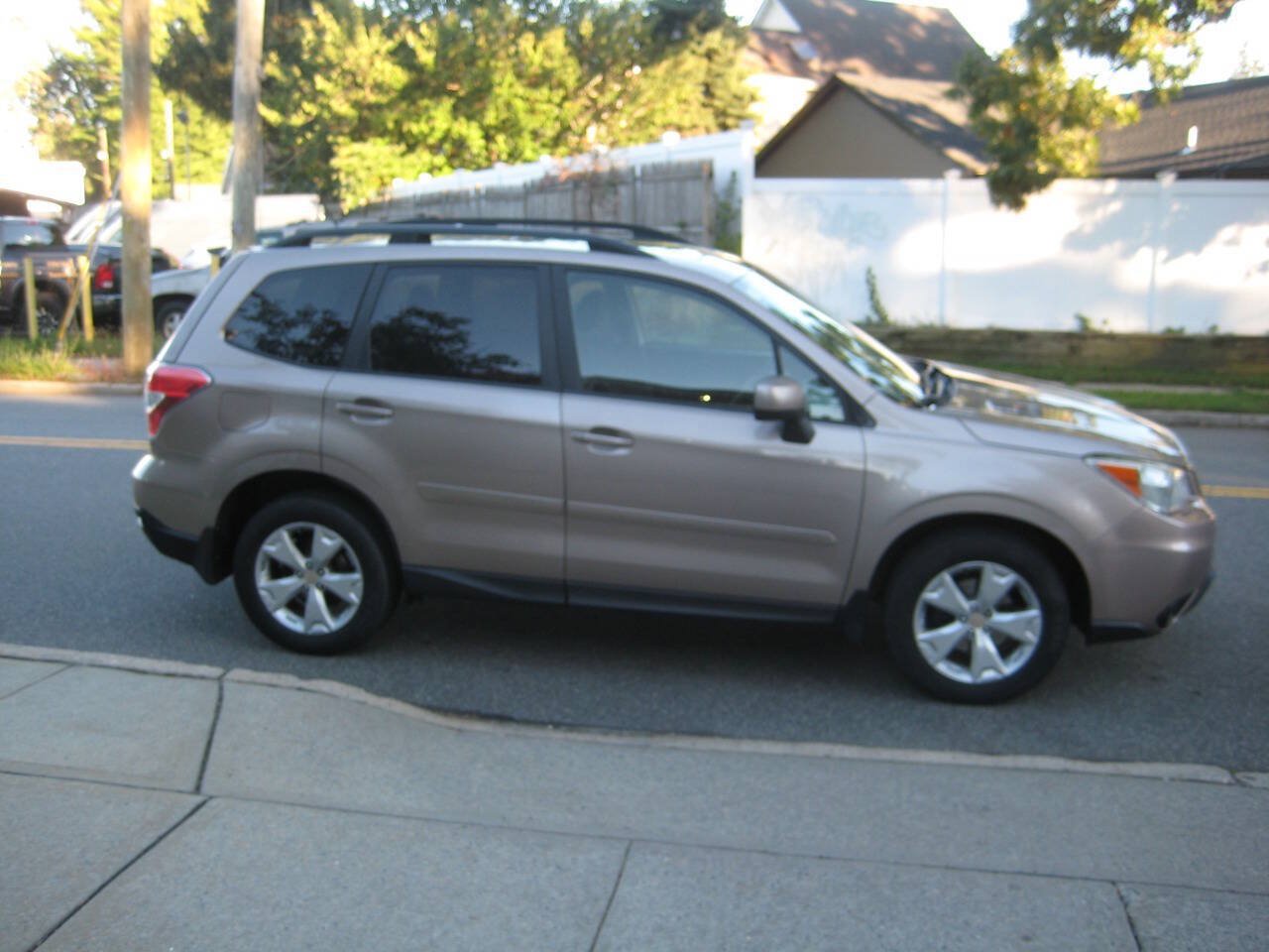 Used 2015 Subaru Forester 2.5i Premium w/ All-Weather Package AWD/4WD image 4