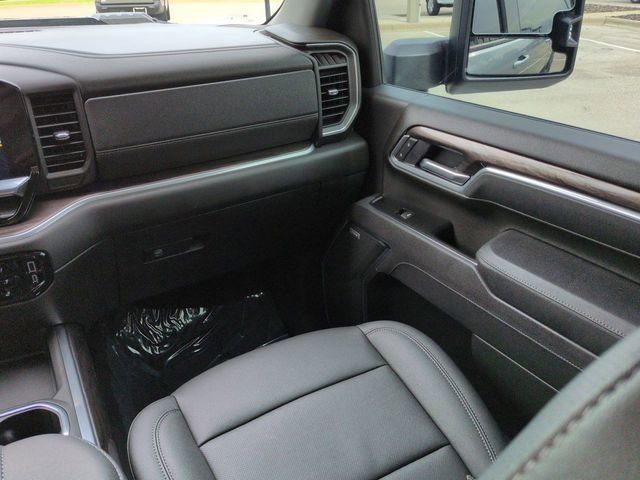 Used 2025 Chevrolet Silverado 2500 LTZ w/ LTZ Plus Package image 17