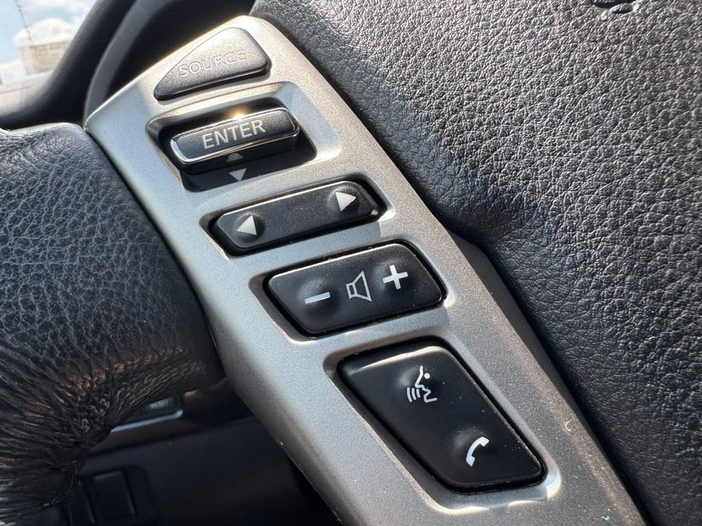 Used 2020 Nissan Titan SV w/ SV Convenience Package RWD image 17