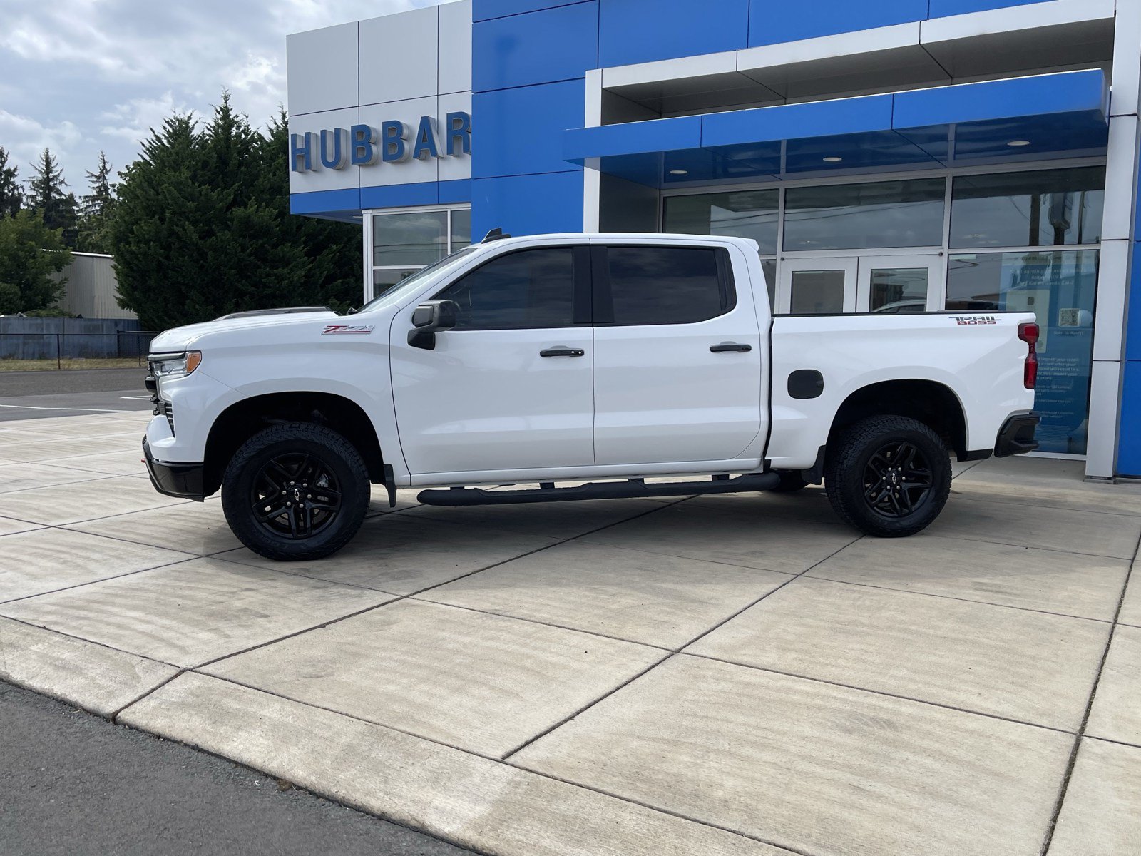 Used 2023 Chevrolet Silverado 1500 LT Trail Boss w/ Protection Package AWD/4WD image 2