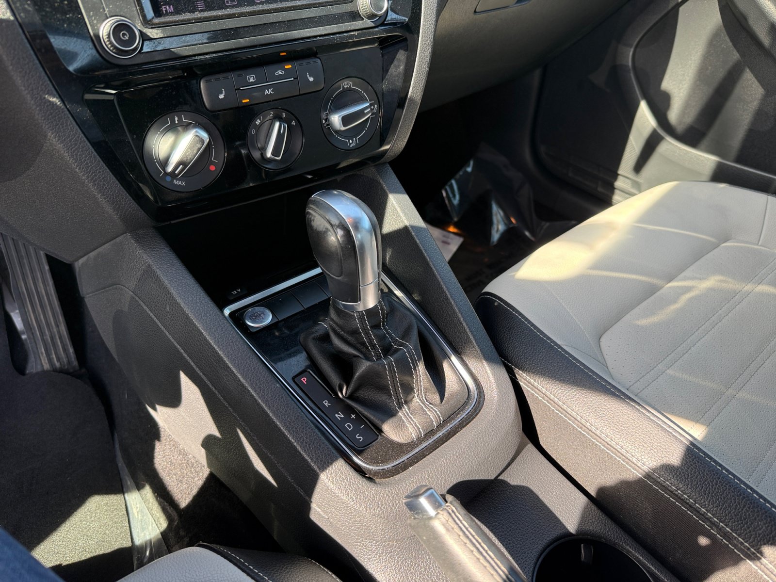 Used 2016 Volkswagen Jetta Sport FWD image 13