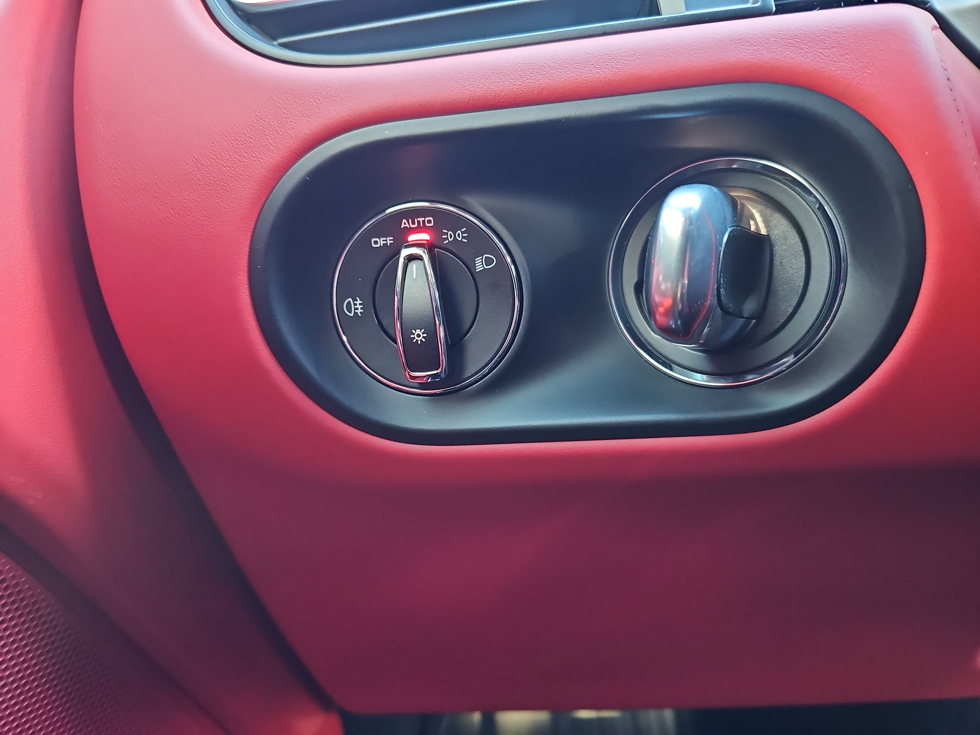 Used 2021 Porsche Macan Turbo image 26