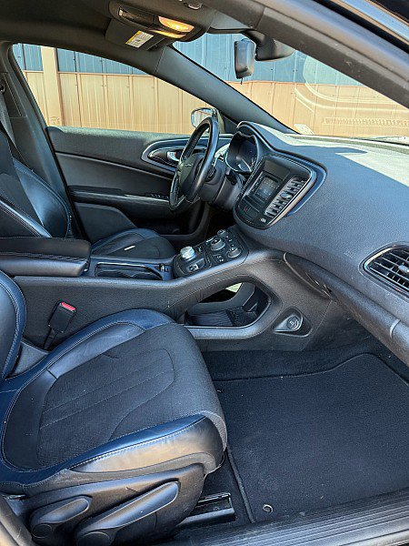 Used 2015 Chrysler 200 S FWD image 8