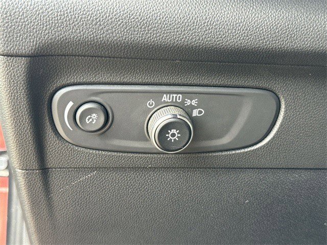 Used 2023 Buick Envision Essence image 38