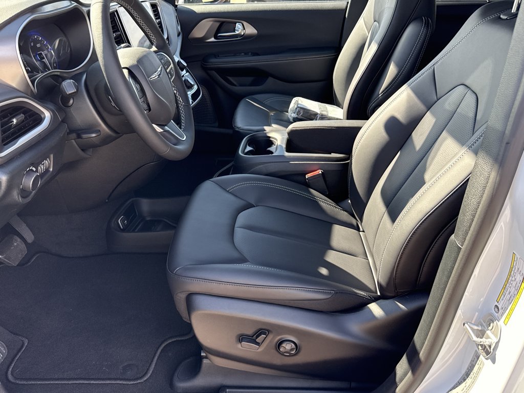 New 2026 Chrysler Voyager LX FWD image 14