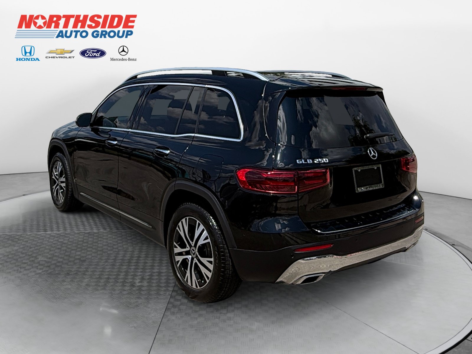 Used 2025 Mercedes-Benz GLB 250 image 5