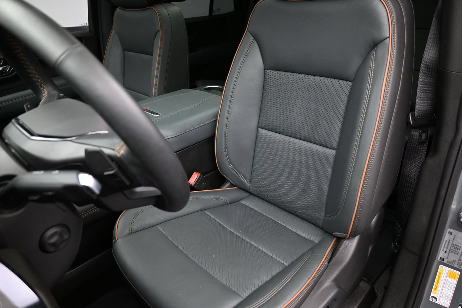 Used 2025 GMC Yukon AT4 w/ AT4 Premium Plus Package AWD/4WD image 21