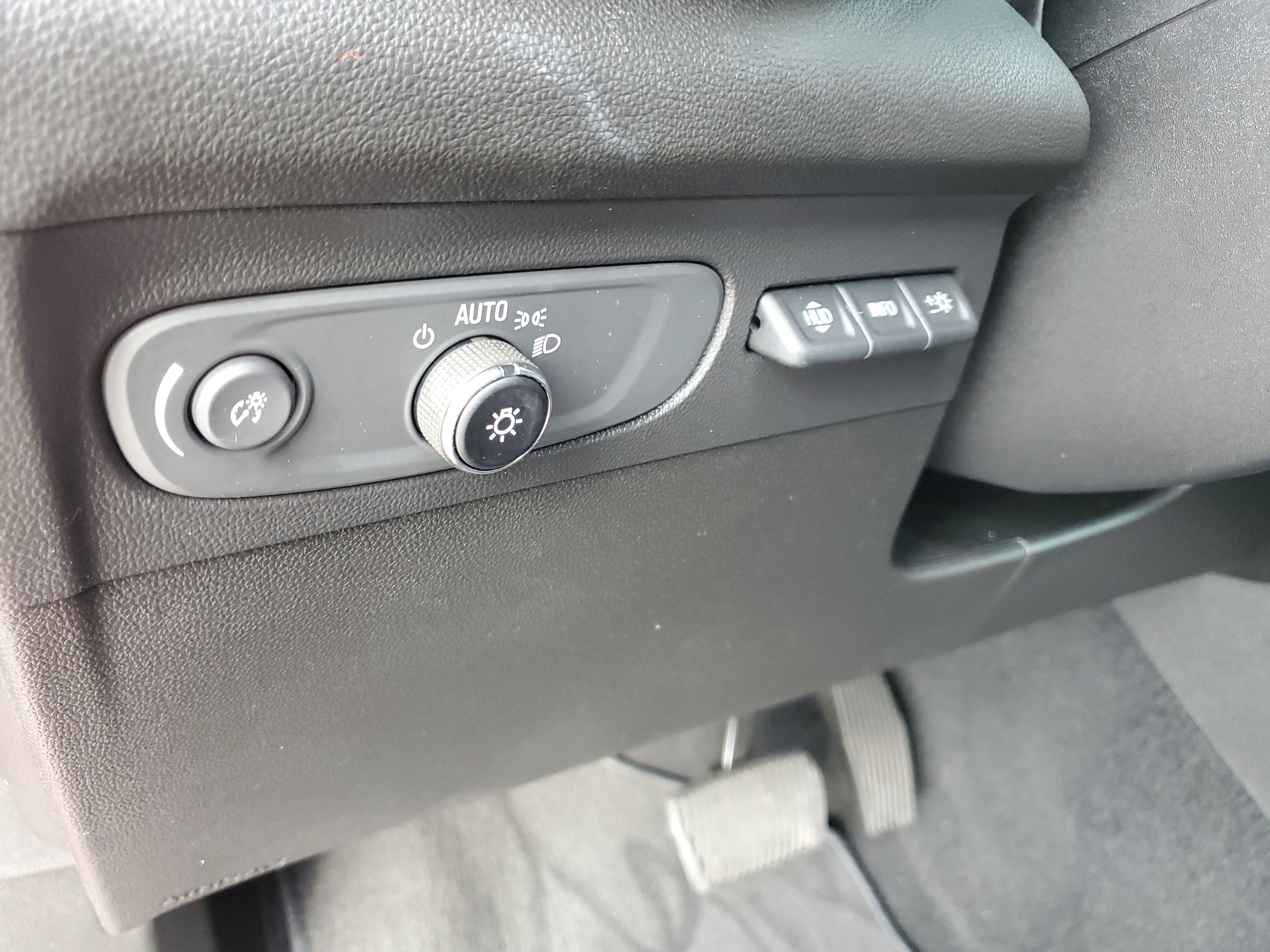 Used 2021 Buick Envision Essence w/ Technology Package I FWD image 23