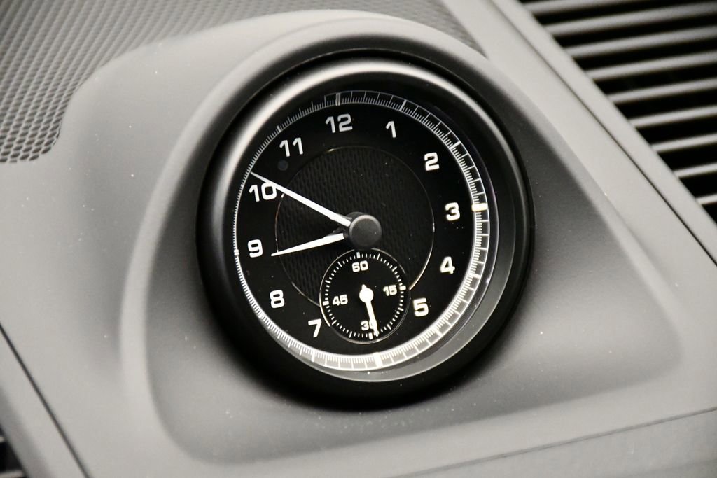 Certified 2025 Porsche Macan Turbo image 31