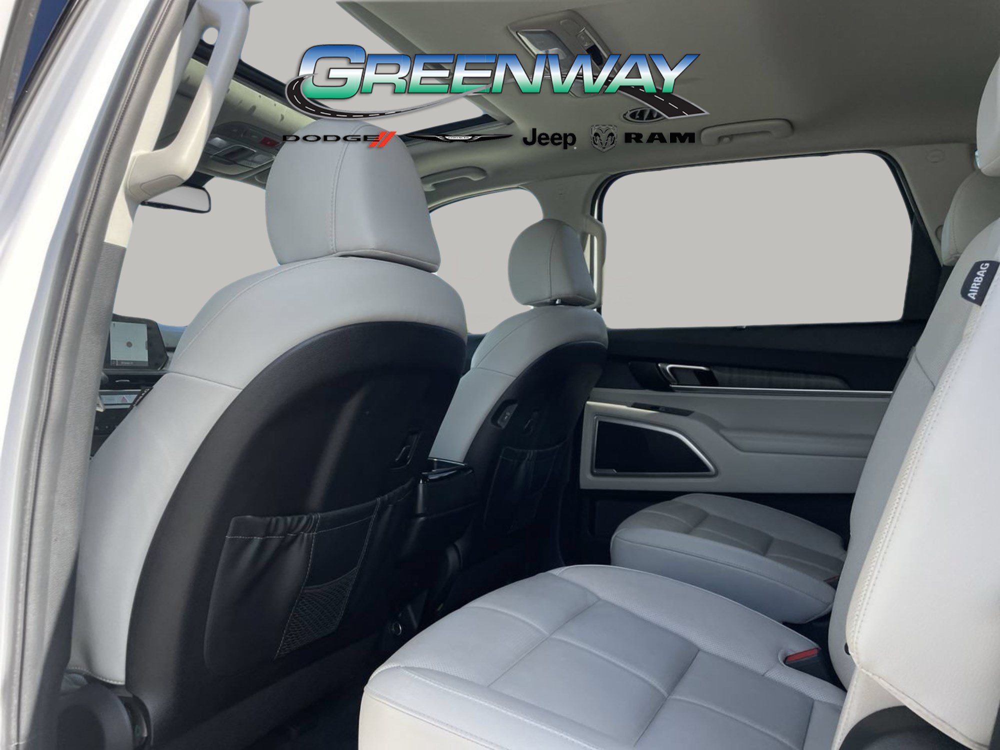 Used 2024 Kia Telluride EX w/ EX Captain's Chair Package FWD image 16