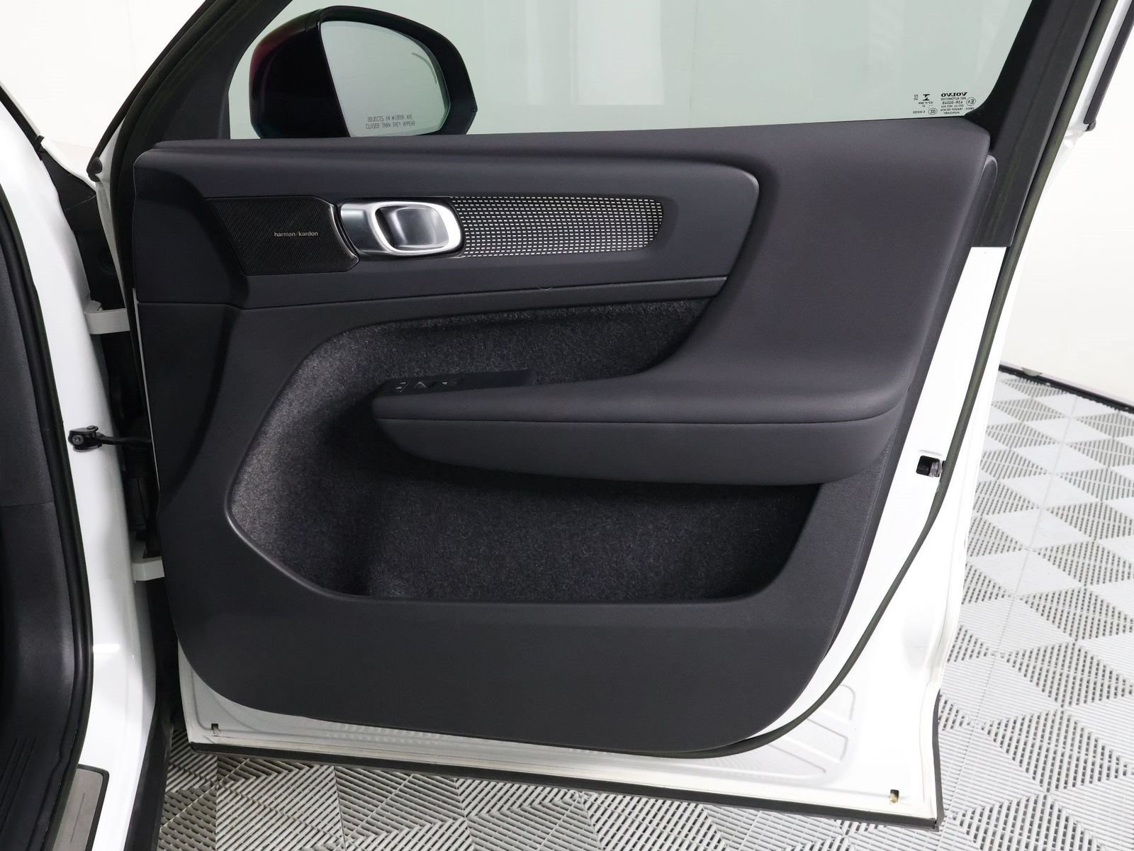 Certified 2022 Volvo XC40 T5 R-Design w/ Advanced Package AWD/4WD image 20