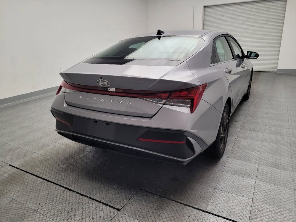 Used 2025 Hyundai Elantra SEL image 7