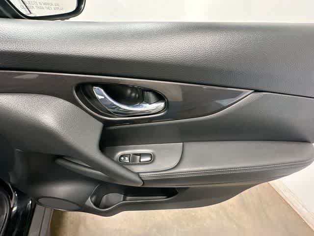 Used 2019 Nissan Rogue SV w/ Premium Package AWD/4WD image 23