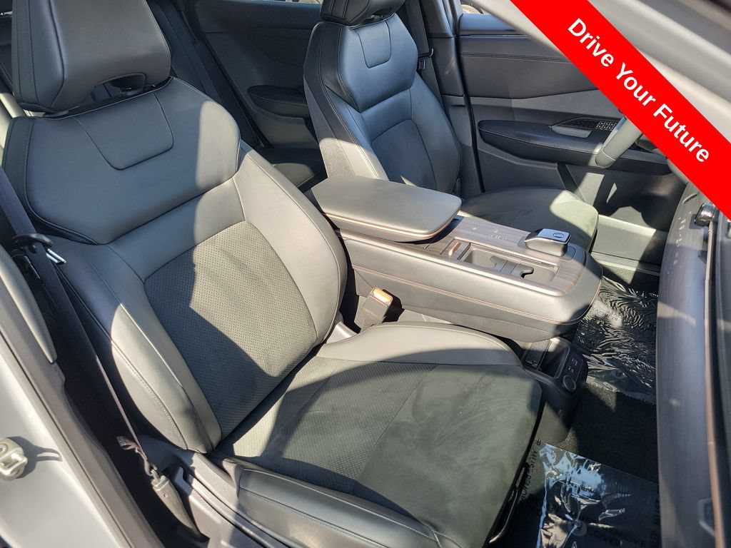 Used 2025 Nissan Ariya FWD image 22
