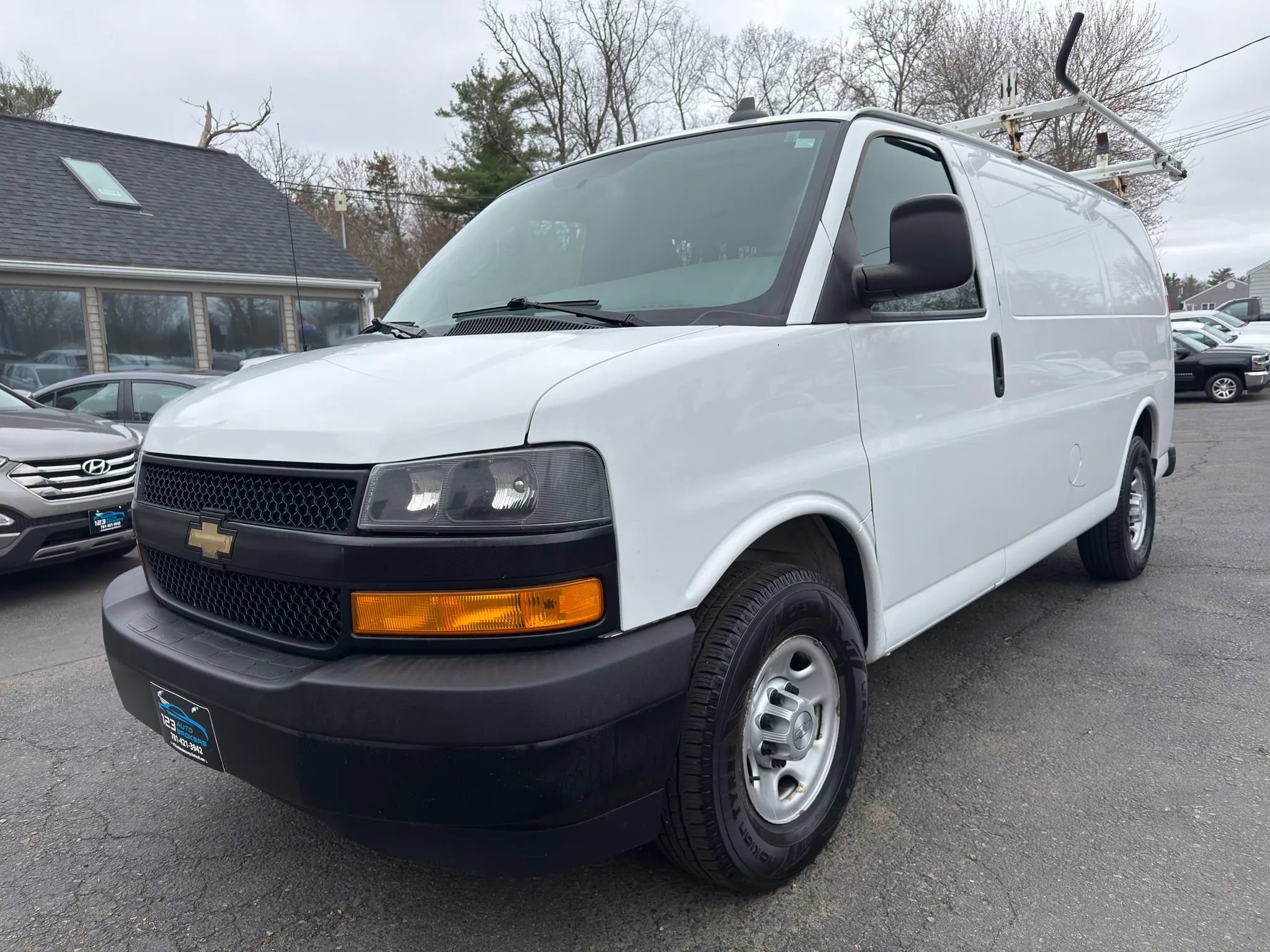 Used 2019 Chevrolet Express 2500 w/ Driver Convenience Package RWD image 3