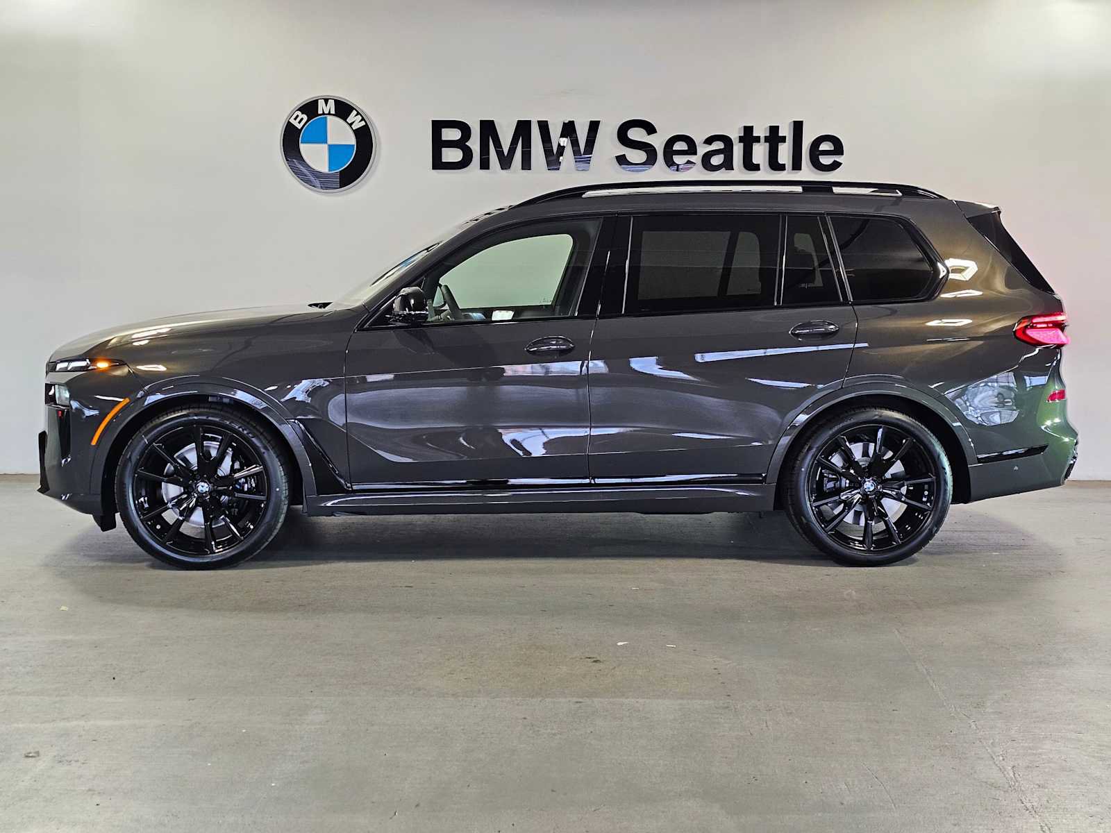 New 2026 BMW X7 M60i image 3