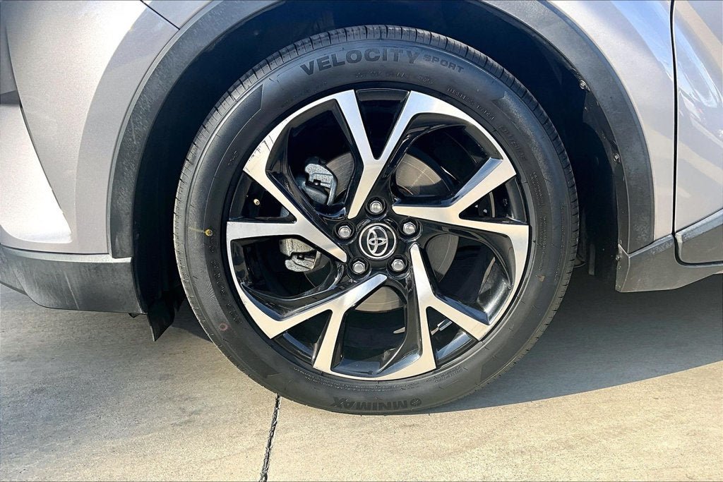 Used 2019 Toyota C-HR XLE FWD image 8