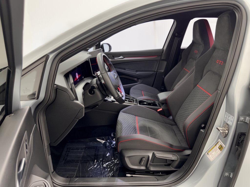 Used 2025 Volkswagen Golf SE FWD image 5