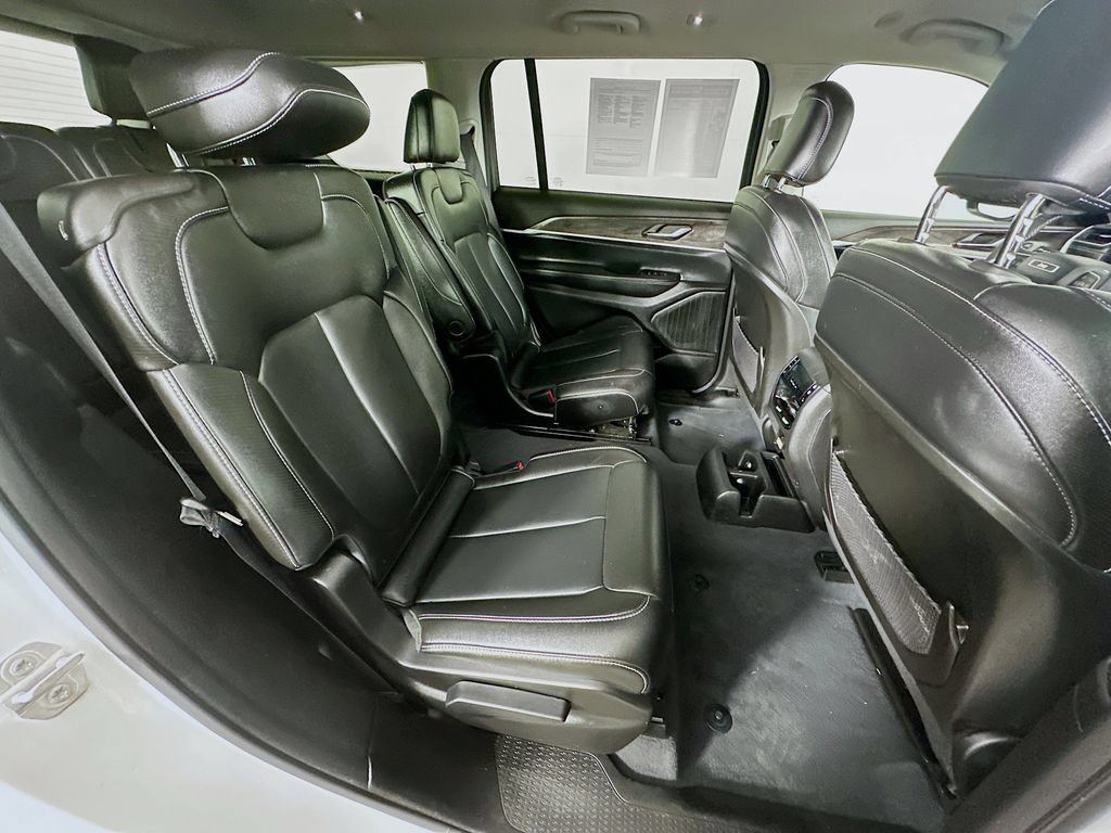 Certified 2023 Jeep Grand Cherokee L Limited w/ Black Appearance Package AWD/4WD image 39