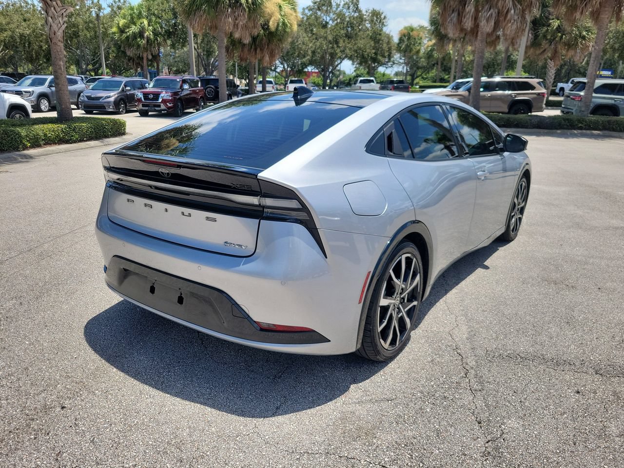 Used 2025 Toyota Prius Plug-In Hybrid FWD image 3