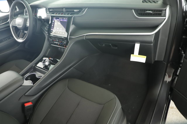 New 2025 Jeep Grand Cherokee L Laredo w/ Luxury Tech Group I image 22