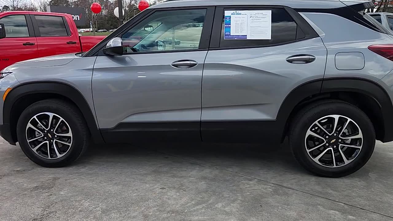 Used 2024 Chevrolet TrailBlazer LT w/ Driver Confidence Package image 4