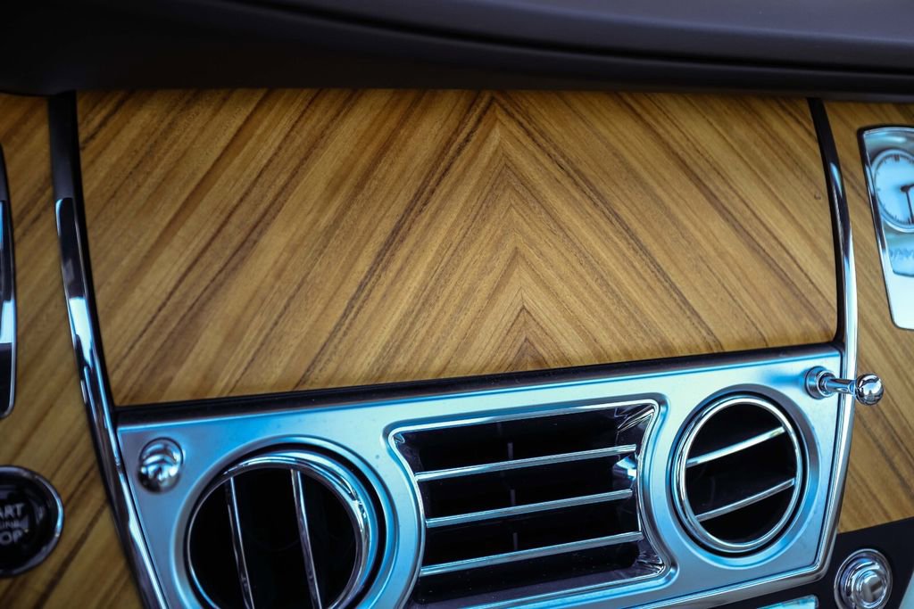 Used 2016 Rolls-Royce Dawn image 38