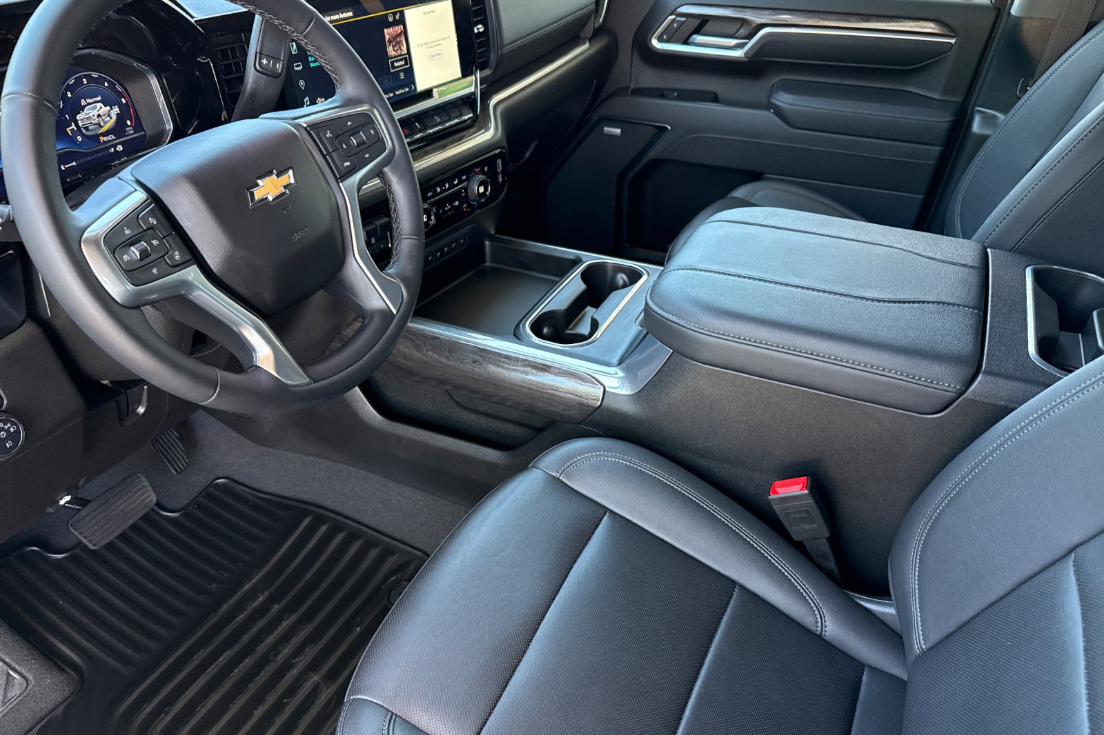 Used 2025 Chevrolet Silverado 2500 LTZ w/ LTZ Plus Package AWD/4WD image 5