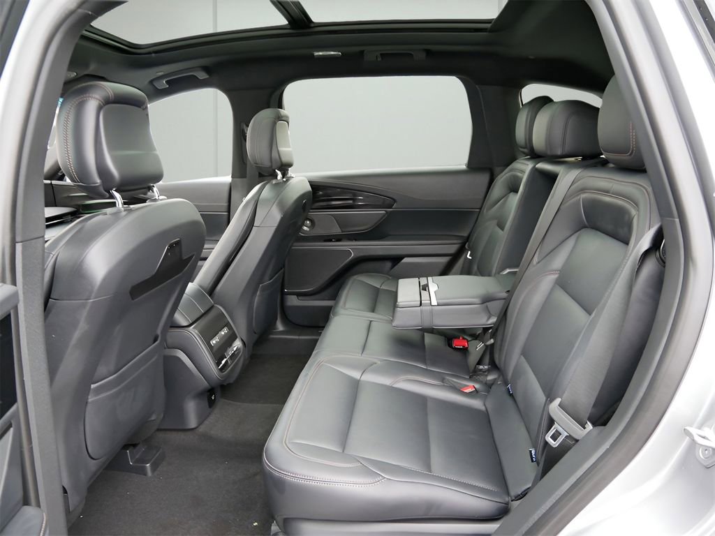 Used 2024 Lincoln Nautilus Premier w/ Equipment Group 102A image 10