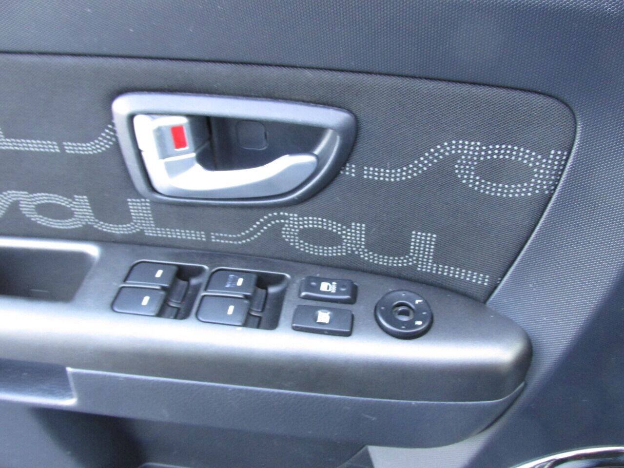 Used 2013 Kia Soul + w/ Audio Pkg FWD image 31