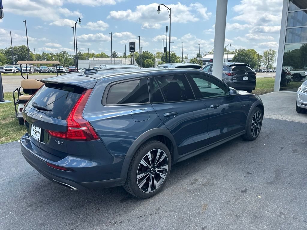 Used 2022 Volvo V60 T5 Cross Country AWD/4WD image 5