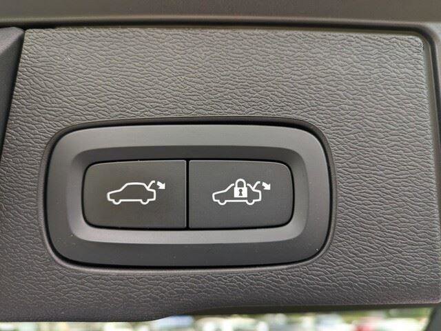 Used 2022 Volvo XC60 B6 Inscription w/ Advanced Package image 18