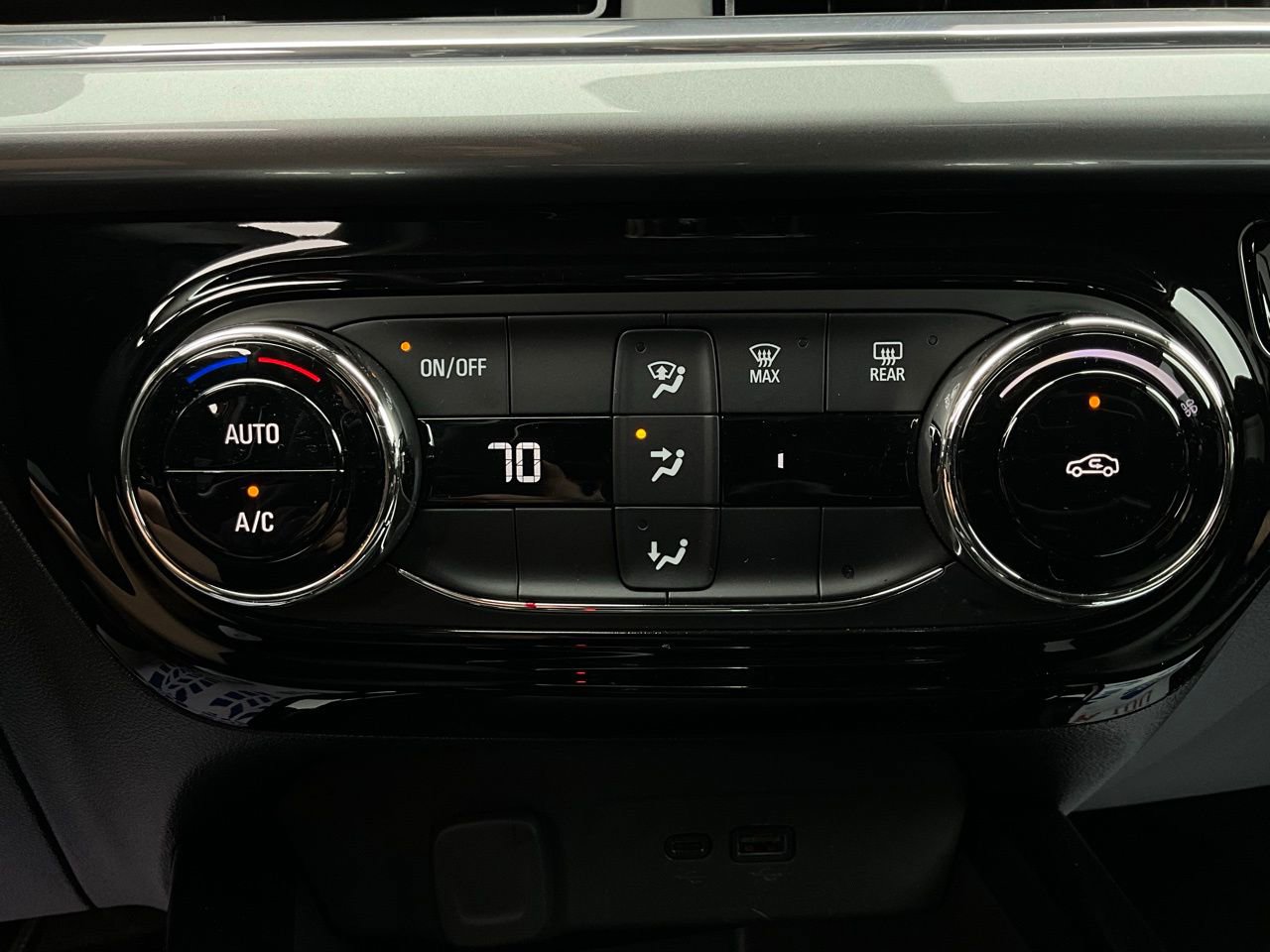 Used 2025 Chevrolet Trax LT image 25