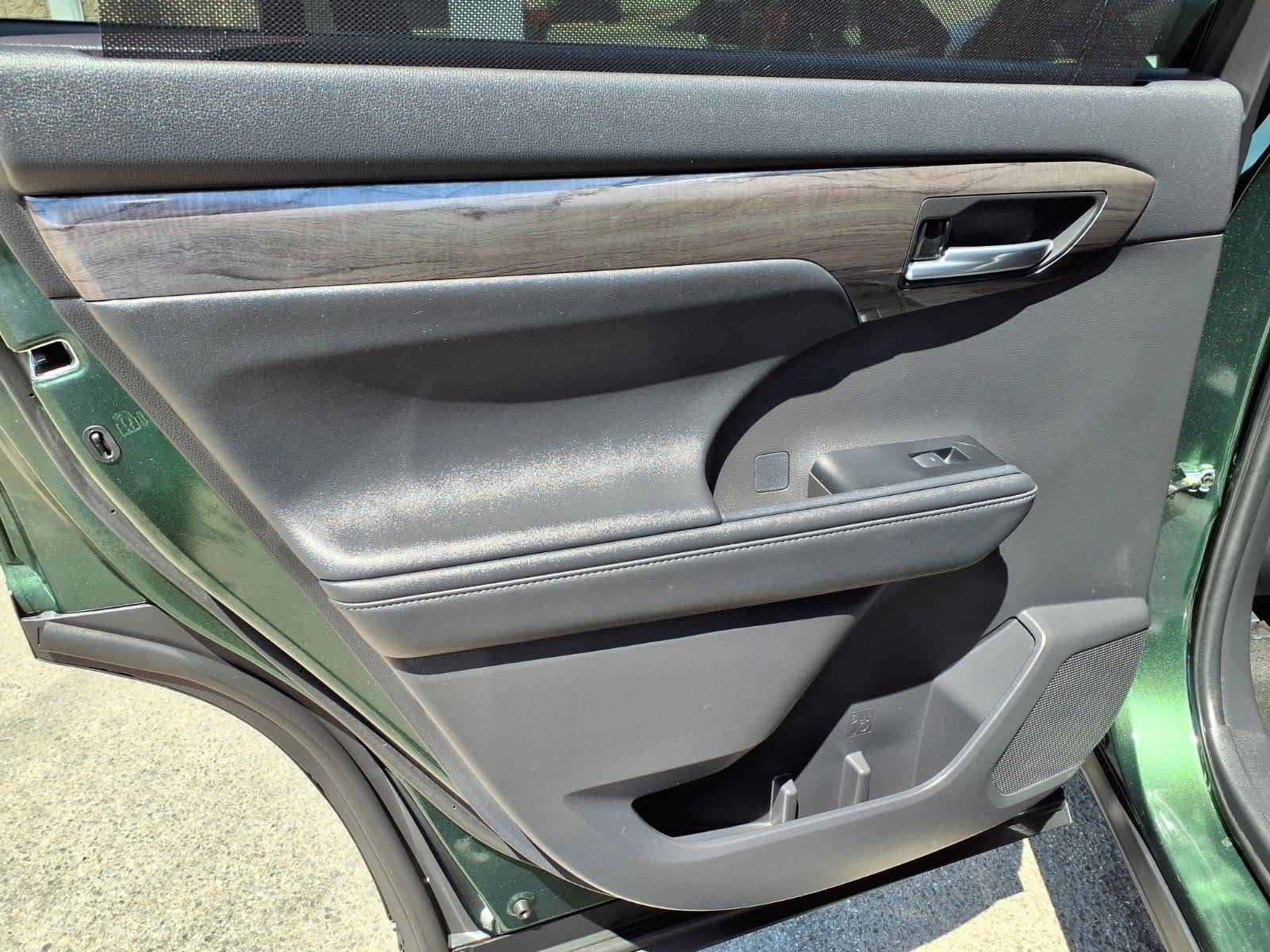 Used 2023 Toyota Highlander Platinum FWD image 11