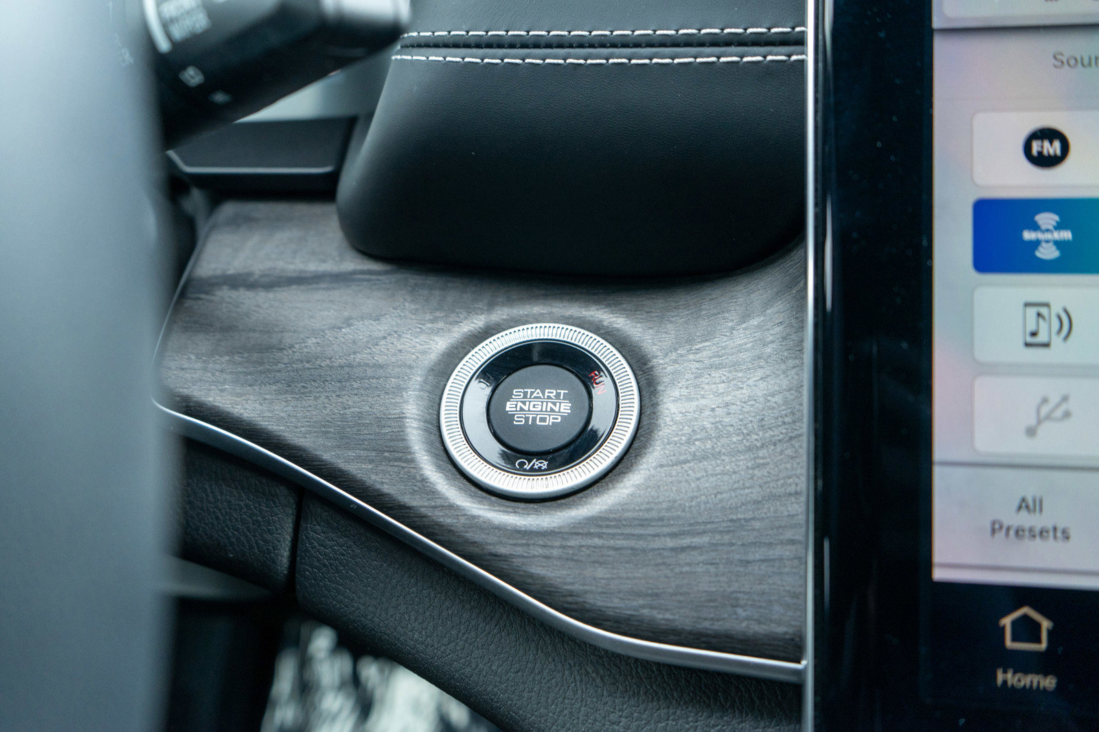 Used 2022 Jeep Grand Cherokee L Overland w/ Luxury Tech Group IV image 24