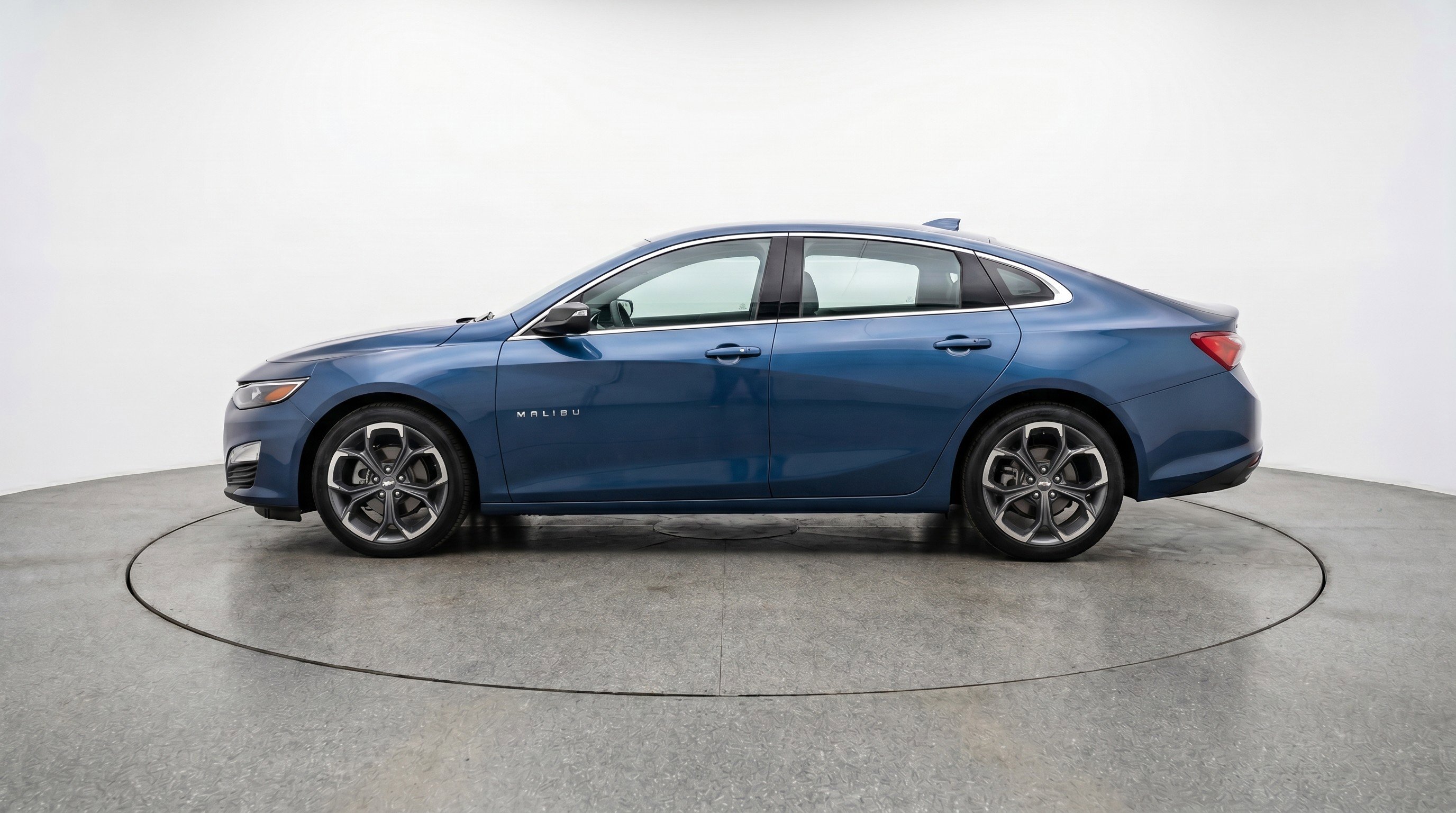 Used 2024 Chevrolet Malibu LT FWD image 5
