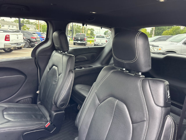 Used 2020 Chrysler Pacifica Touring-L Plus FWD image 3