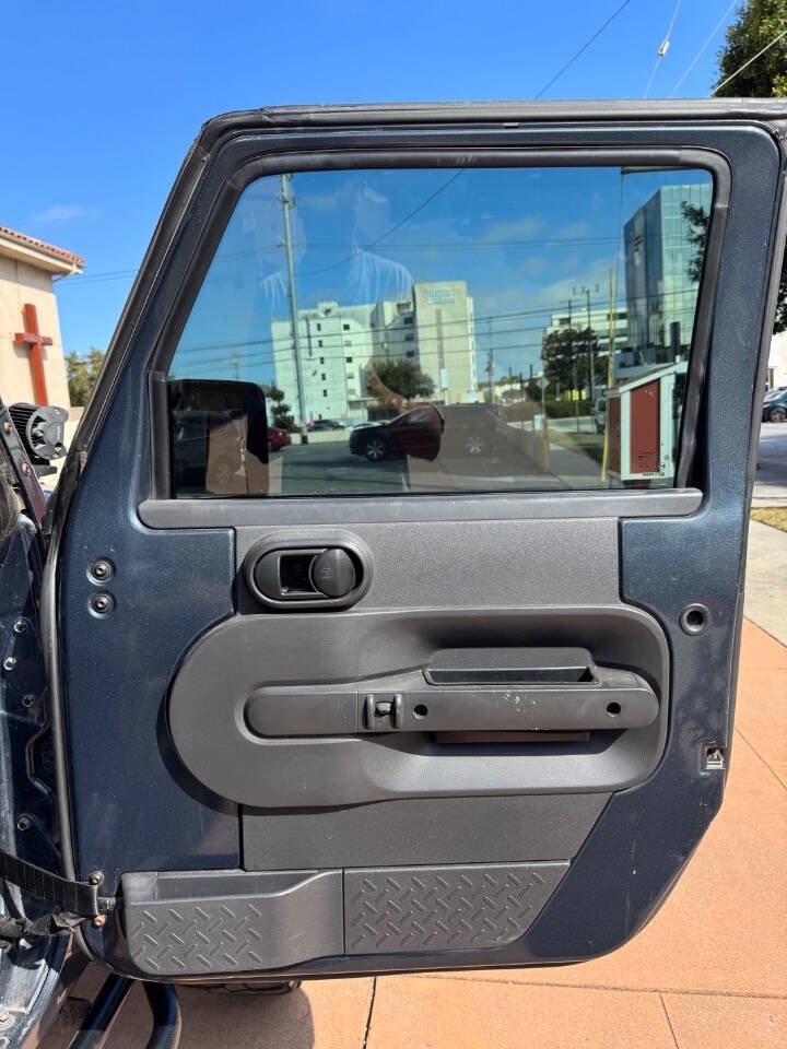 Used 2008 Jeep Wrangler Unlimited Sahara w/ Trailer Tow Group AWD/4WD image 16