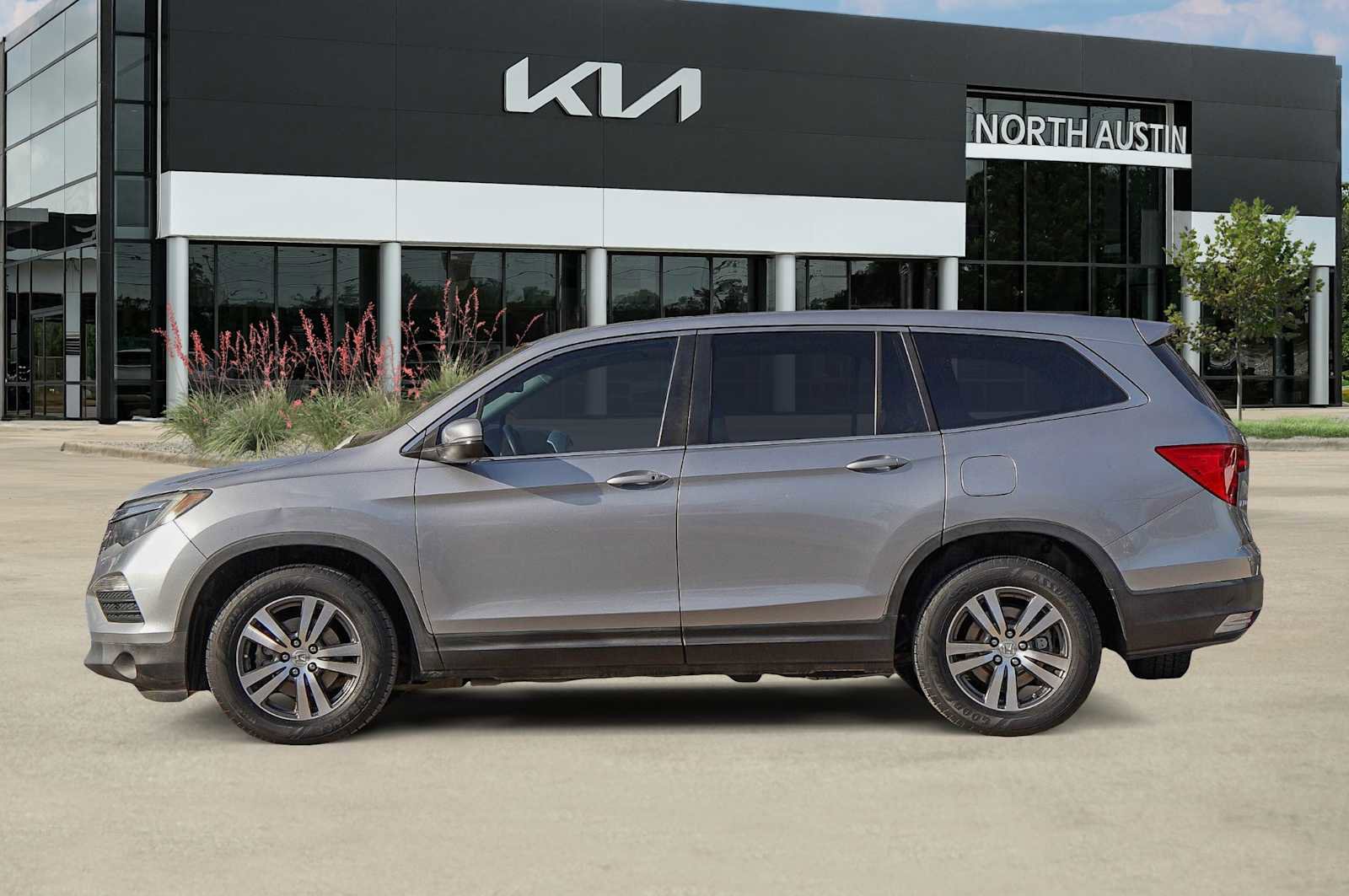 Used 2017 Honda Pilot EX-L image 4