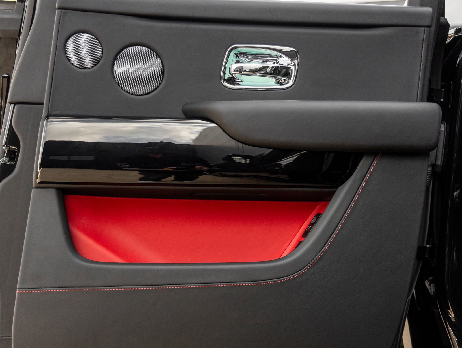 Certified 2023 Rolls-Royce Cullinan w/ Dark Exterior Package image 44