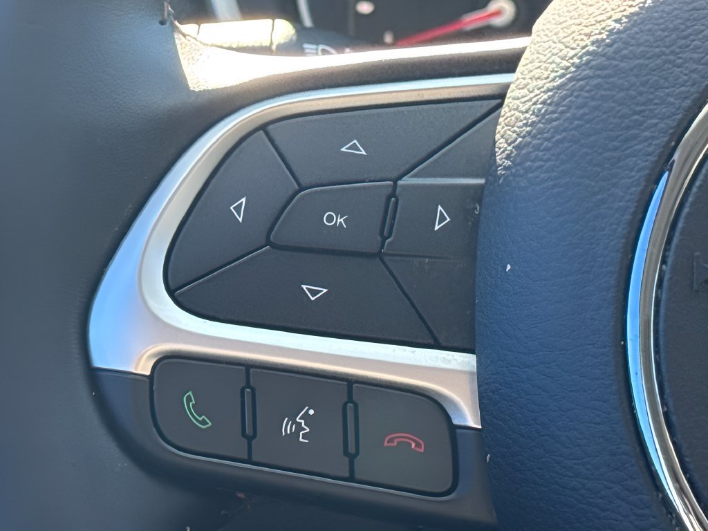 Used 2019 Jeep Compass Latitude w/ Popular Equipment Group FWD image 14