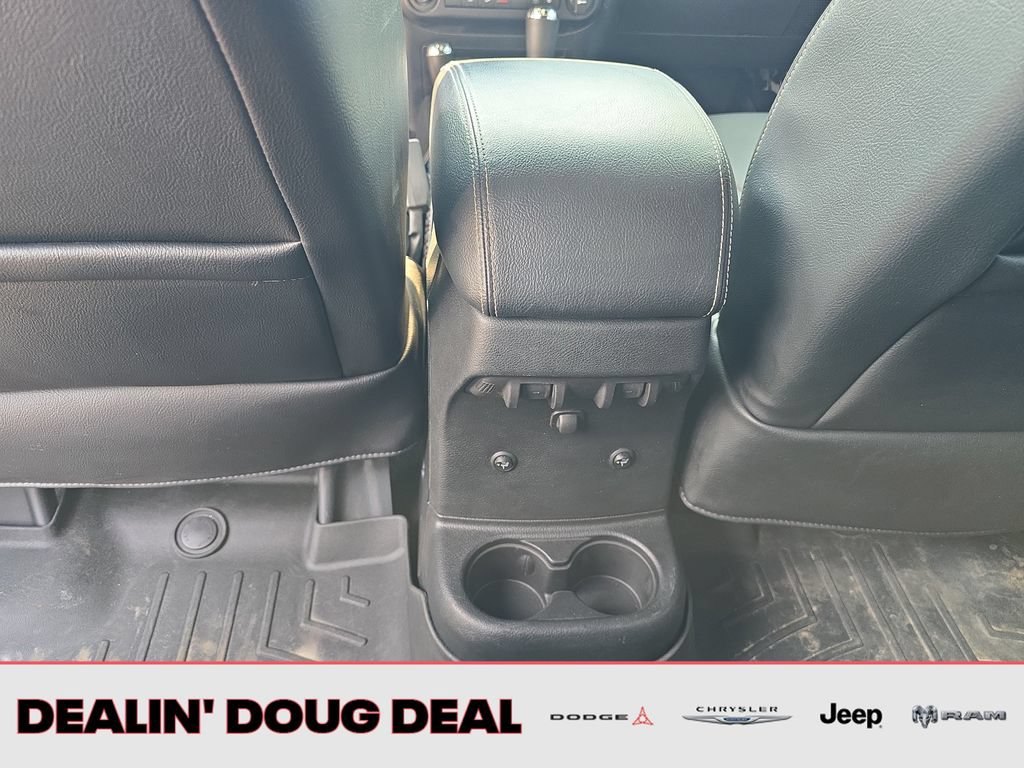 Used 2015 Jeep Wrangler Unlimited Rubicon AWD/4WD image 26