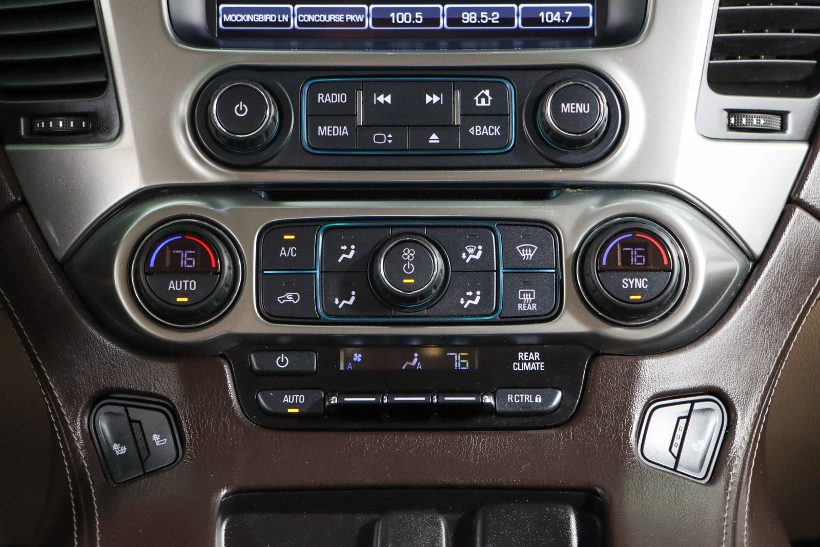 Used 2018 Chevrolet Suburban LT image 21